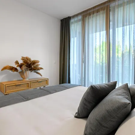 Boho Sea View One-bedroom Pool & Apartament *