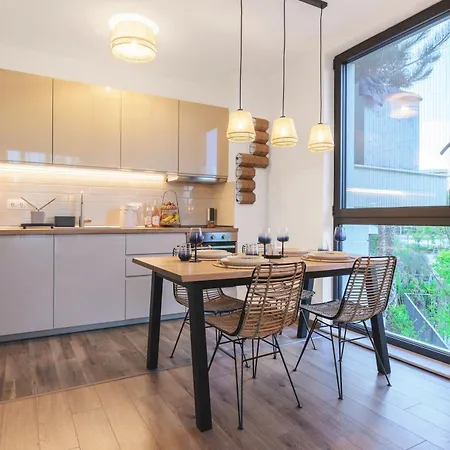 Boho Sea View One-bedroom Pool & Apartament