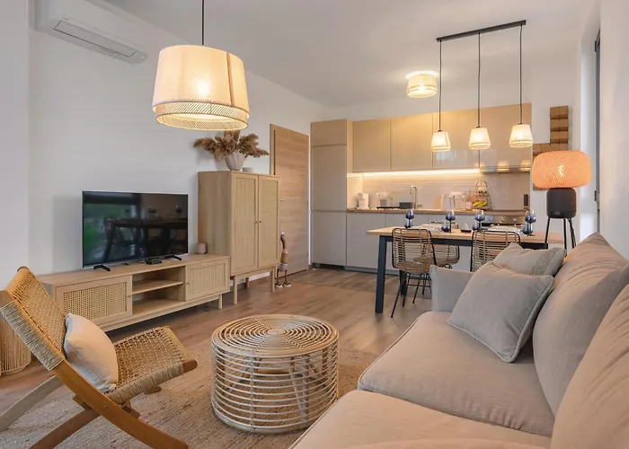 Boho Sea View One-bedroom Pool & セインツ・コンスタンティン＆ヘレナ